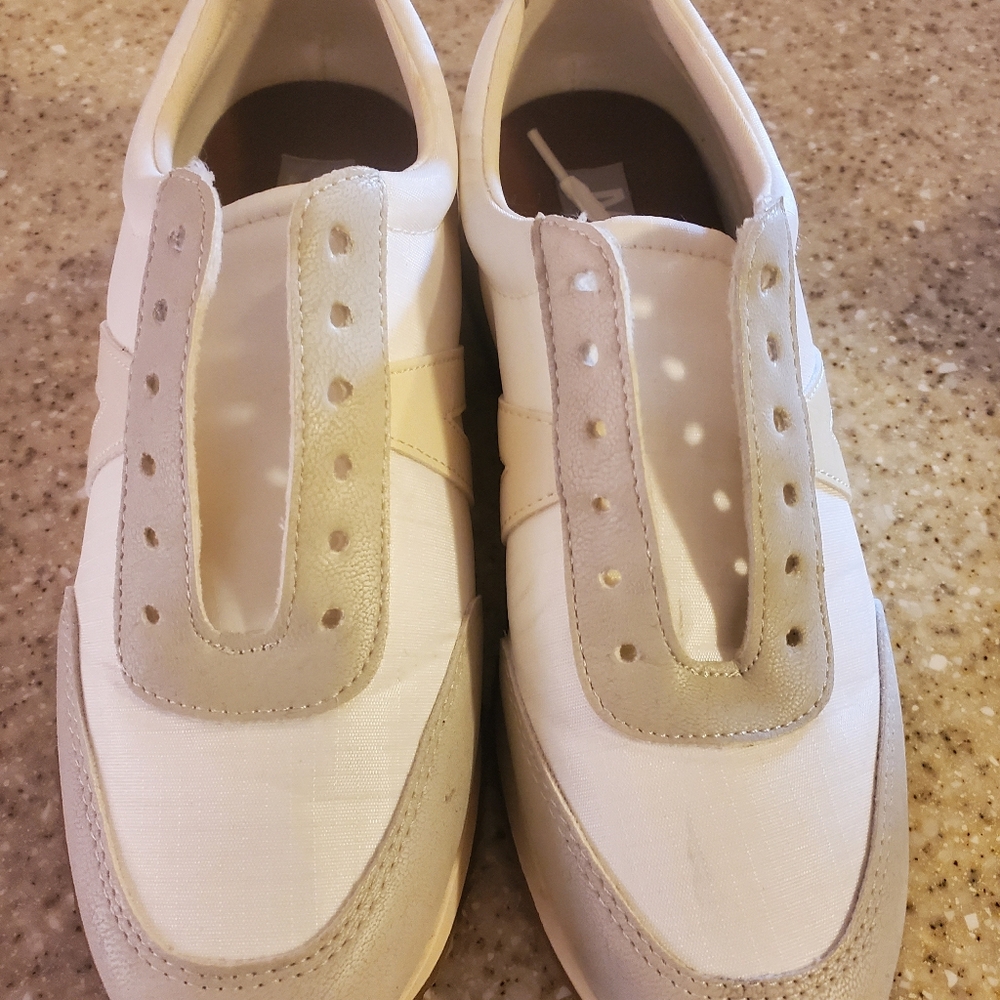MIA sneakers size 6